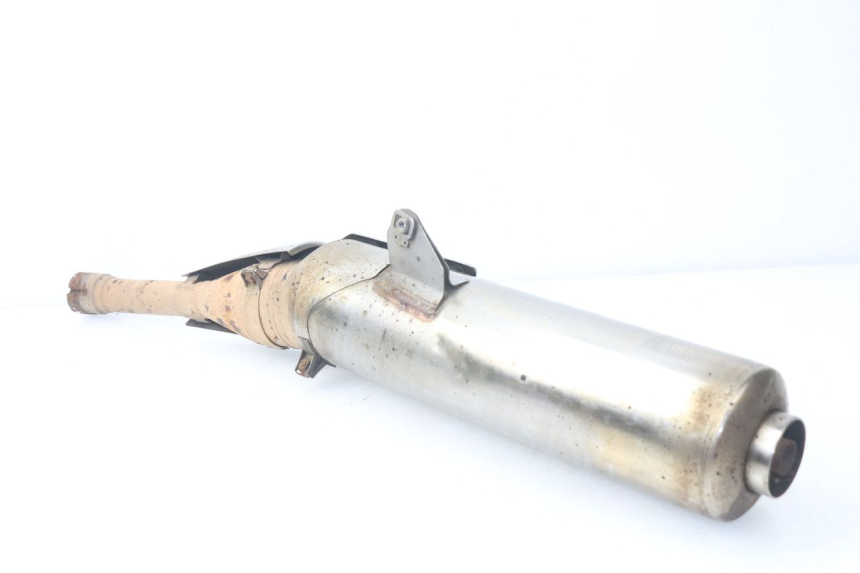 photo de DERECHA ESCAPE YAMAHA TDM ABS 900 (2002 - 2014) - Primer plano de alta resolución