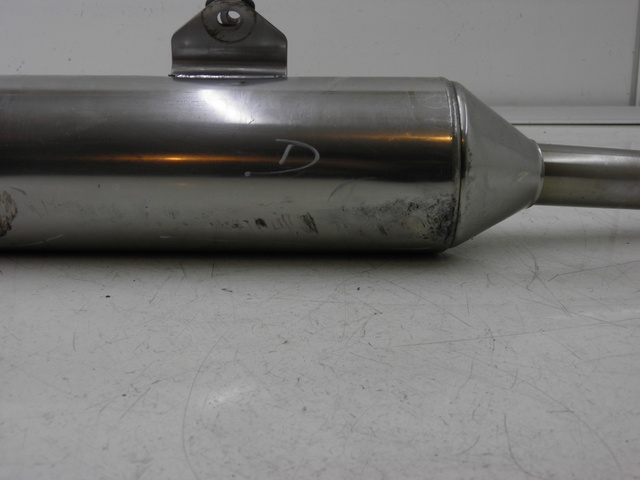 photo de DERECHA ESCAPE YAMAHA FJR 1300 (2004 - 2005) - Primer plano técnico