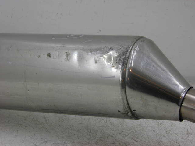 photo de DERECHA ESCAPE YAMAHA FJR 1300 (2004 - 2005) - Detalles de los puntos de fijación