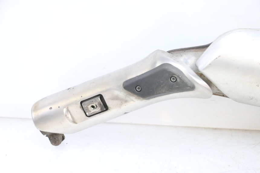 photo de ESCAPE IZQUIERDO SUZUKI DL V STROM 1000 (2002 - 2007) - Características distintivas