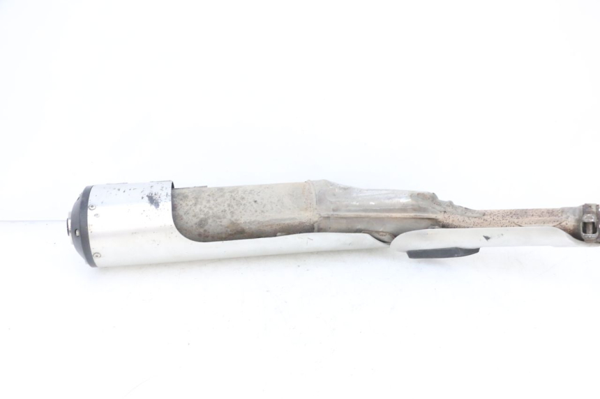 photo de ESCAPE IZQUIERDO SUZUKI DL V STROM 1000 (2002 - 2007) - Primer plano técnico