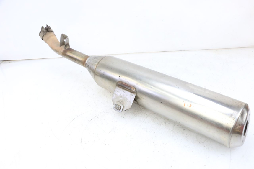 photo de IZQUIERDA ESCAPE YAMAHA FJR ABS 1300 (2006 - 2012) - Detalles de los puntos de fijación