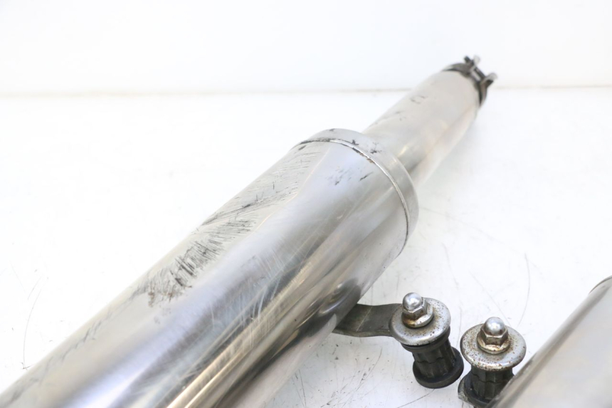 photo de ESCAPE KAWASAKI GPX F ZX750F 750 (1986 - 1990) - Primer plano de alta resolución