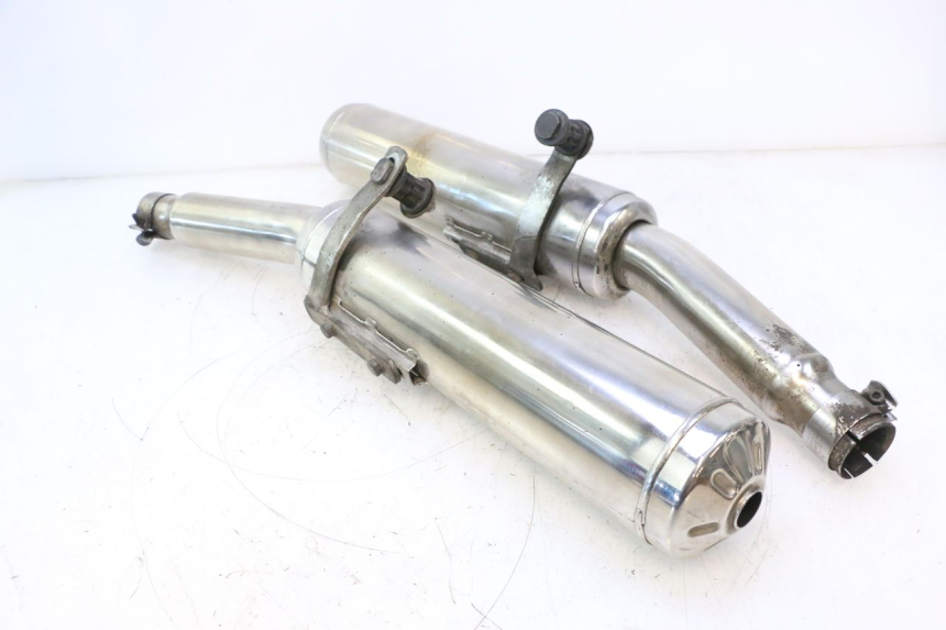 photo de ESCAPE KAWASAKI GPX F ZX750F 750 (1986 - 1990) - Primer plano técnico