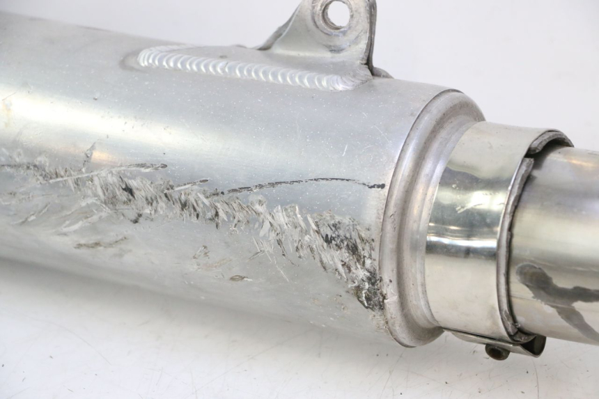 photo de ESCAPE SUZUKI GSX F GSXF 750 (1988 - 1998) - Primer plano de alta resolución