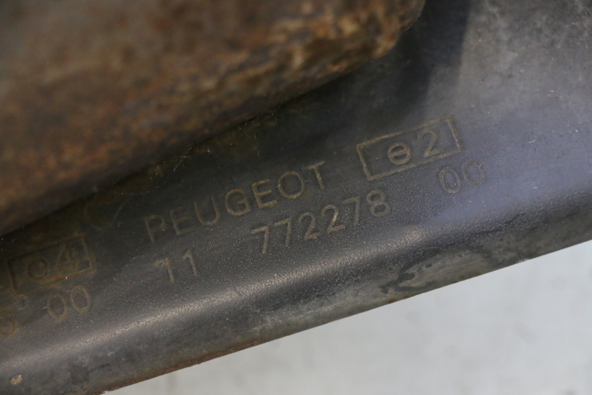 photo de ESCAPE PEUGEOT KISBEE 2T 50 (2010 - 2017) - Detalle de la pieza