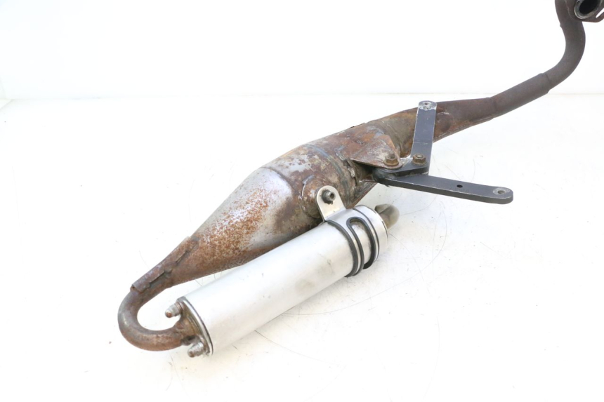 photo de ESCAPE PEUGEOT LUDIX SNAKE 2T 50 (2004 - 2014) - Primer plano técnico