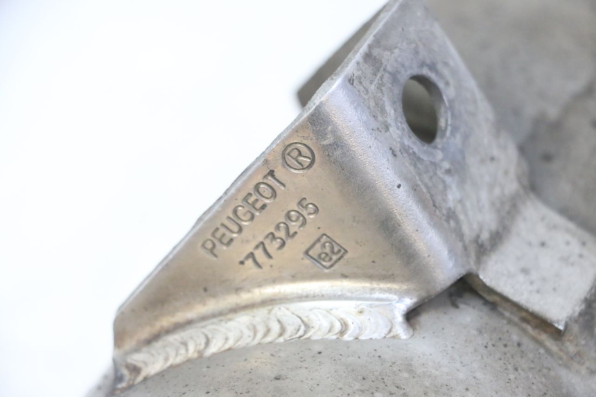 photo de ESCAPE PEUGEOT SATELIS 125 (2013 - 2018) - Detalle de la pieza