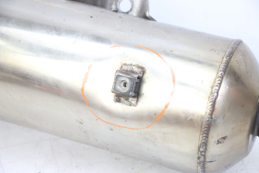 photo de ESCAPE PEUGEOT SATELIS 125 (2013 - 2018) - Enfoque en la estructura