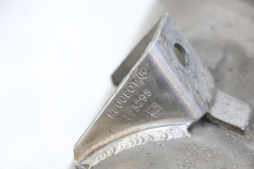 photo de ESCAPE PEUGEOT SATELIS 125 (2013 - 2018) - Primer plano técnico