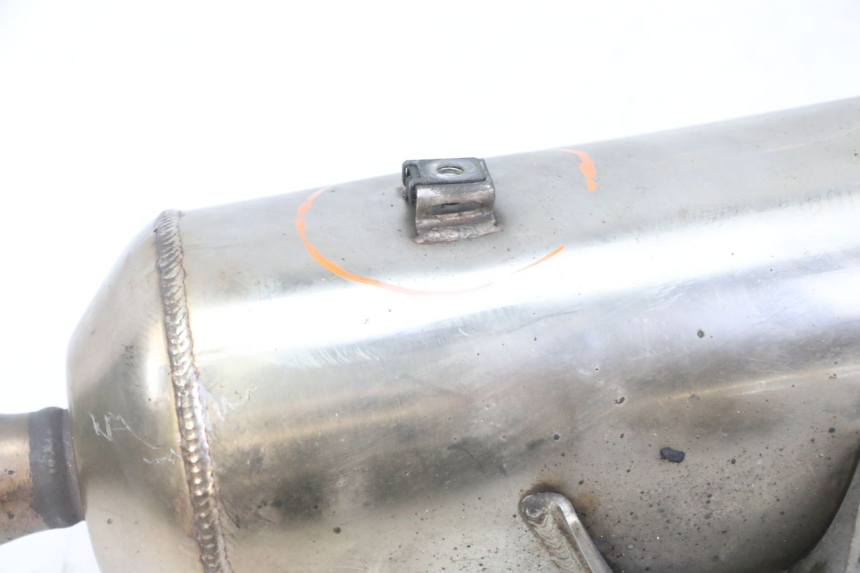 photo de ESCAPE PEUGEOT SATELIS 125 (2013 - 2018) - Detalles de los puntos de fijación