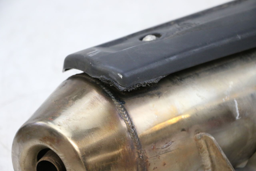 photo de ESCAPE PEUGEOT SATELIS 125 (2013 - 2018) - Detalles de los puntos de fijación