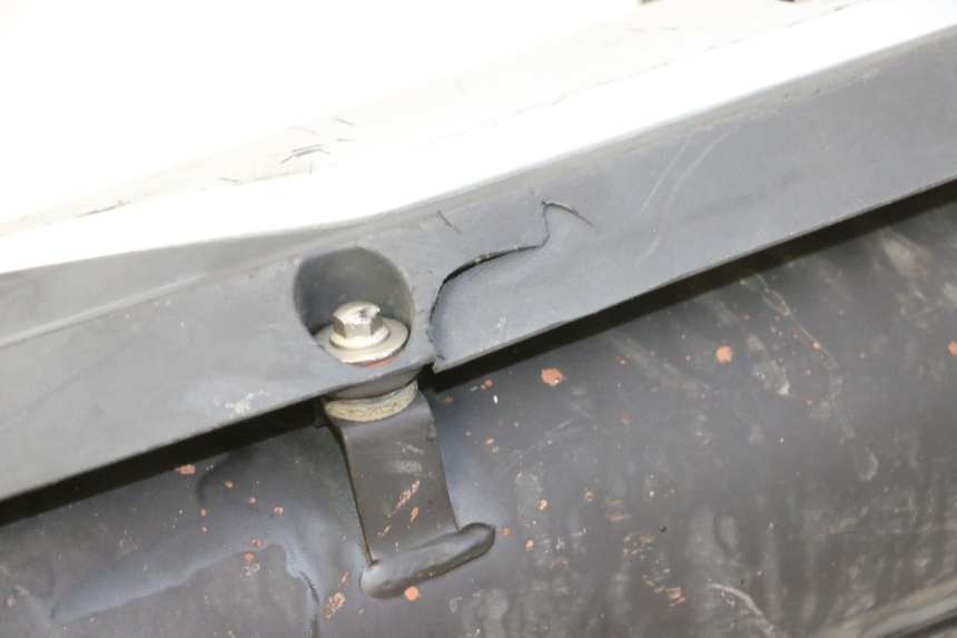 photo de ESCAPE PEUGEOT VIVACITY NEW 4T 50 (2008 - 2017) - Detalle de la pieza