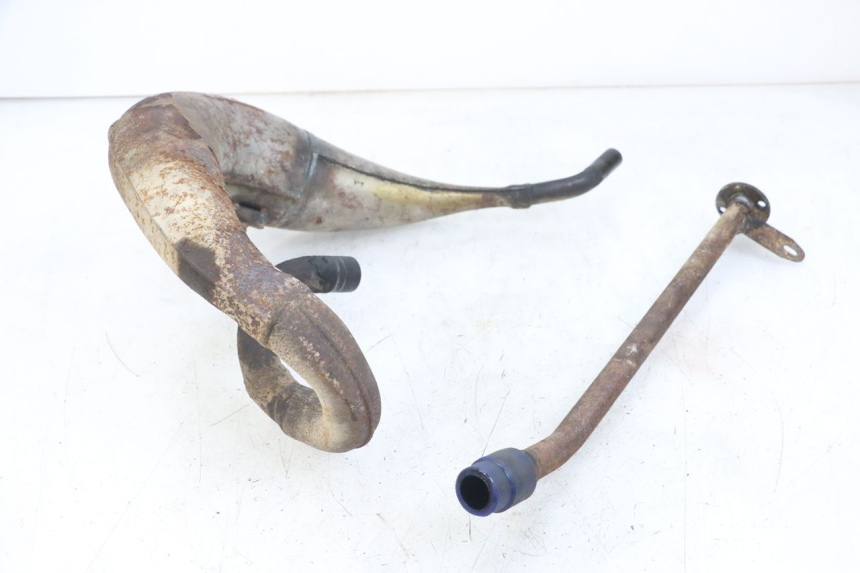 photo de TUBO DE ESCAPE PEUGEOT XP6 50 (1997 - 2003) - Enfoque en la estructura