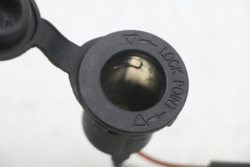 photo de Toma de encendedor KYMCO DINK STREET ABS 125 (2011 - 2018) - Primer plano técnico