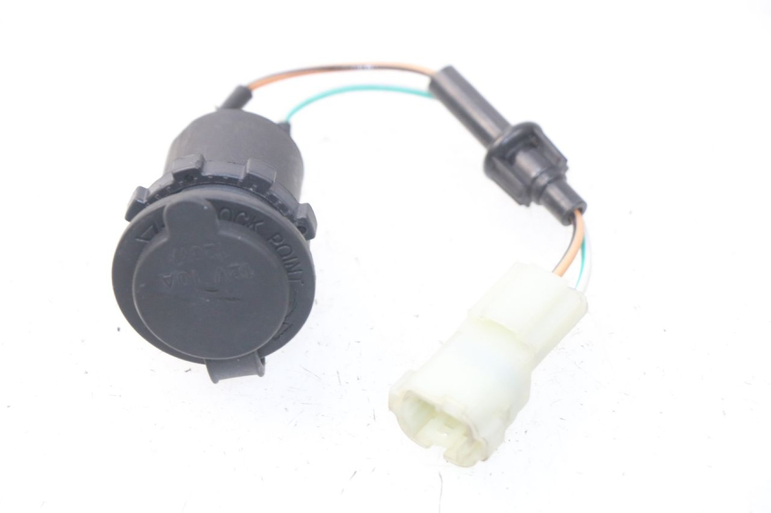 photo de TOMA DE ENCENDEDOR KYMCO DINK STREET 125 (2009 - 2014) - Otra perspectiva