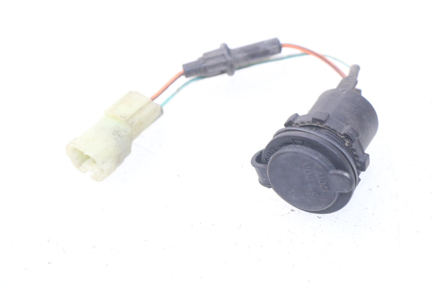 photo de TOMA DE ENCENDEDOR KYMCO DINK STREET 125 (2009 - 2014) - Detalle de la pieza