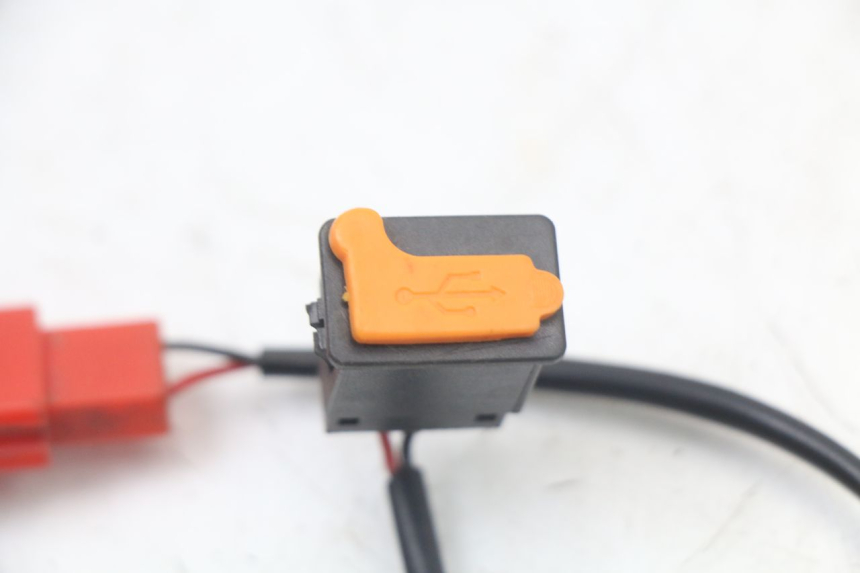 photo de TOMA MECHERO WAYSCRAL E-START 1 (2018 - 2022) - Detalle de la pieza