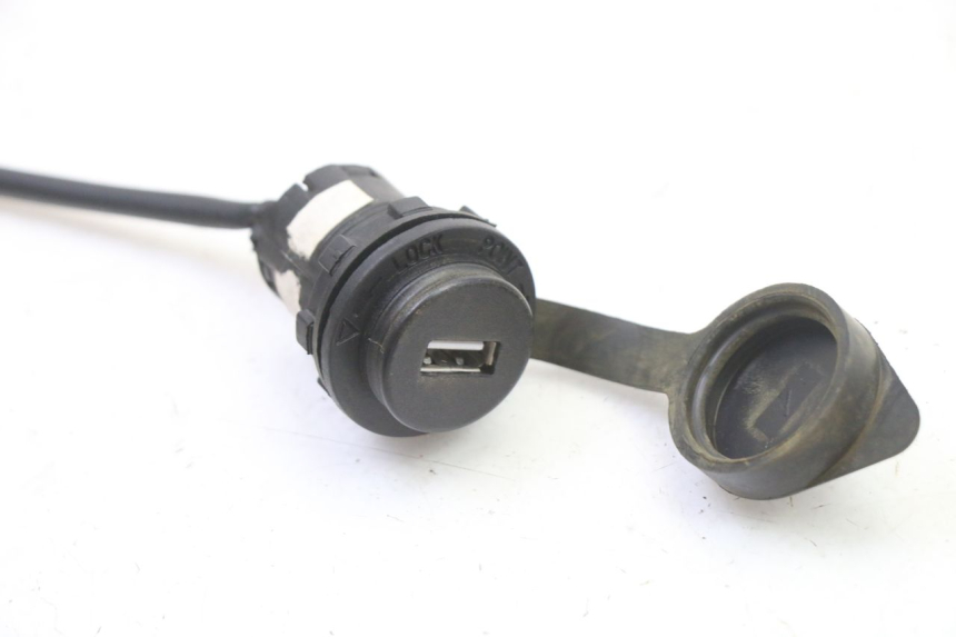 photo de TOMA MECHERO SYM FIDDLE 3 III 50 (2014 - 2020) - Detalle de la pieza