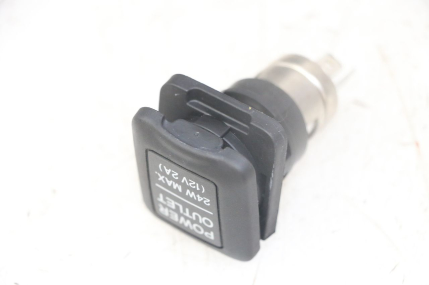 photo de TOMA MECHERO HONDA FORZA ABS 300 (2013 - 2017) - Detalle de la pieza