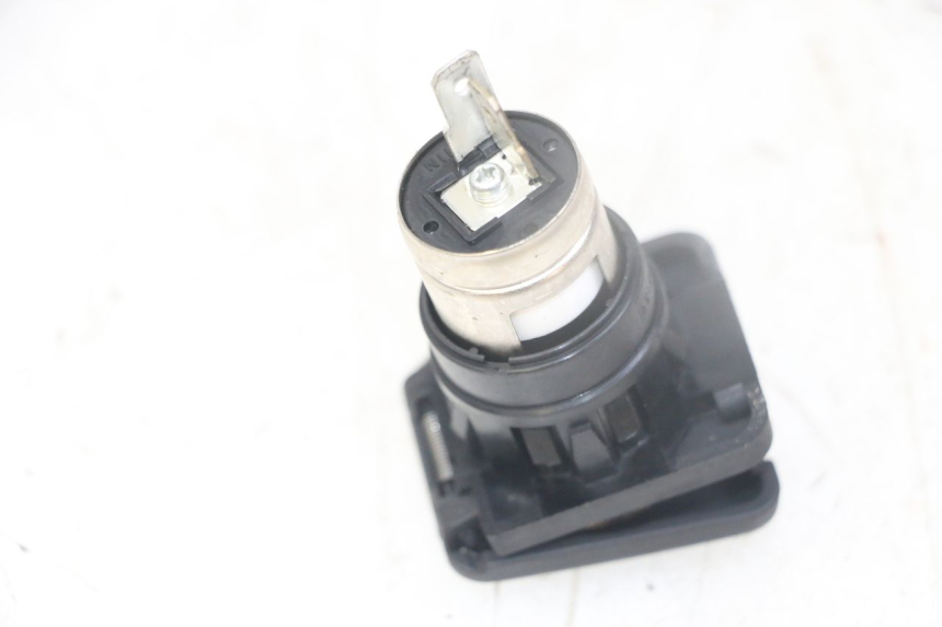 photo de TOMA MECHERO HONDA FORZA ABS 300 (2013 - 2017) - Otra perspectiva