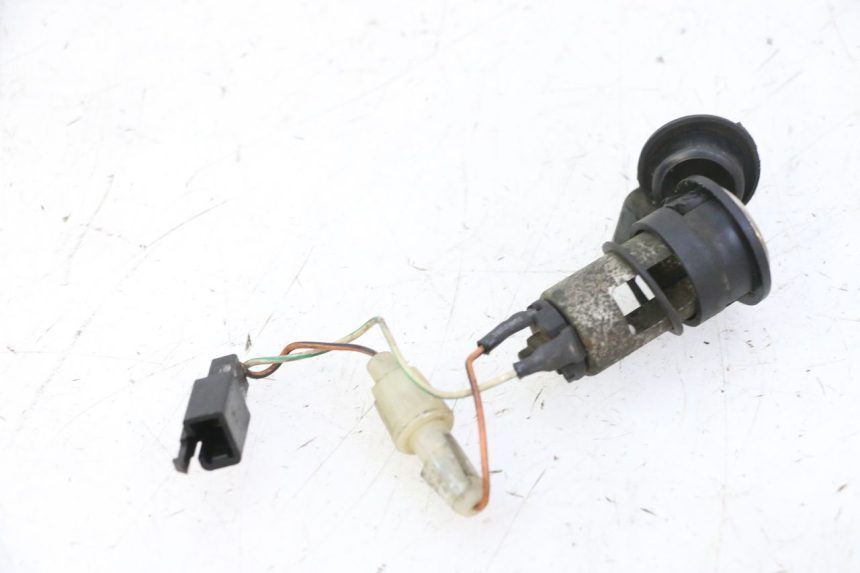 photo de TOMA MECHERO KYMCO GRAND DINK 125 (2002 - 2007) - Zoom estado de uso