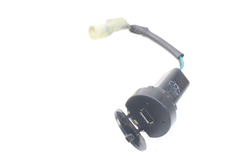 photo de TOMA MECHERO SYM JOYMAX 250 (2013 - 2017) - Otra perspectiva