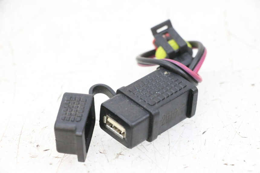 photo de TOMA MECHERO PIAGGIO MP3 HPE 300 (2019 - 2026) - Vista principal