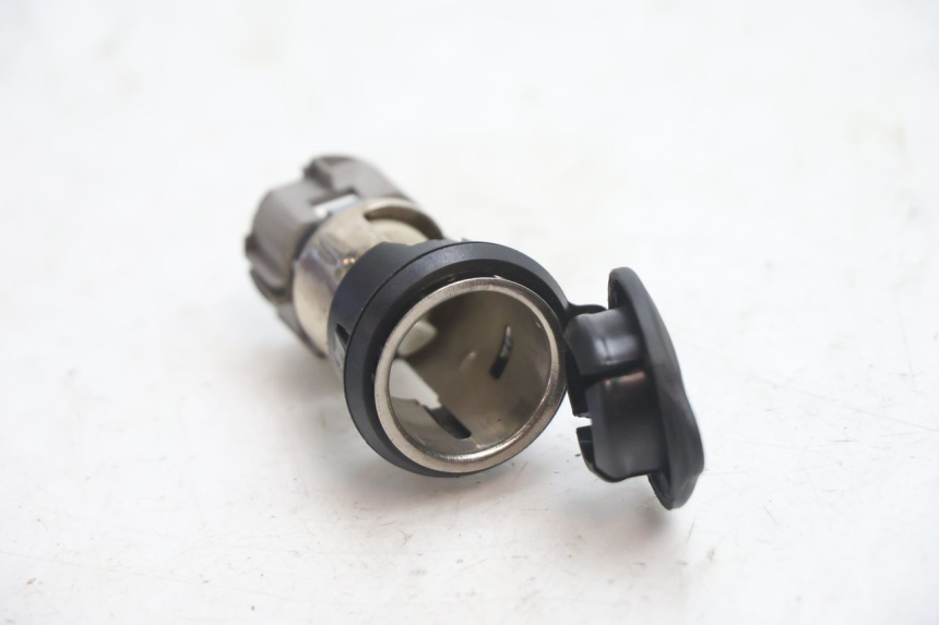 photo de TOMA MECHERO PIAGGIO MP3 LT 400 (2007 - 2012) - Detalle de la pieza