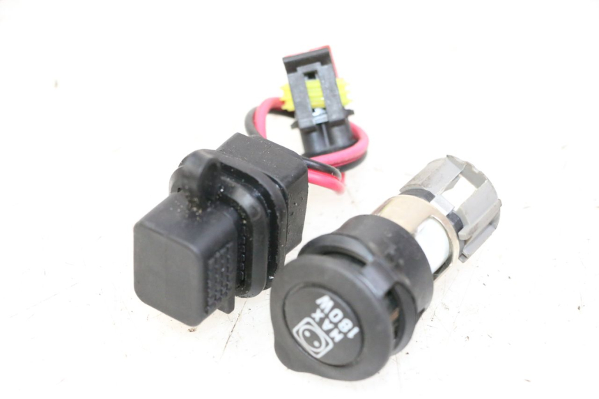 photo de TOMA MECHERO PIAGGIO MP3 500 (2014 - 2017) - Vista principal