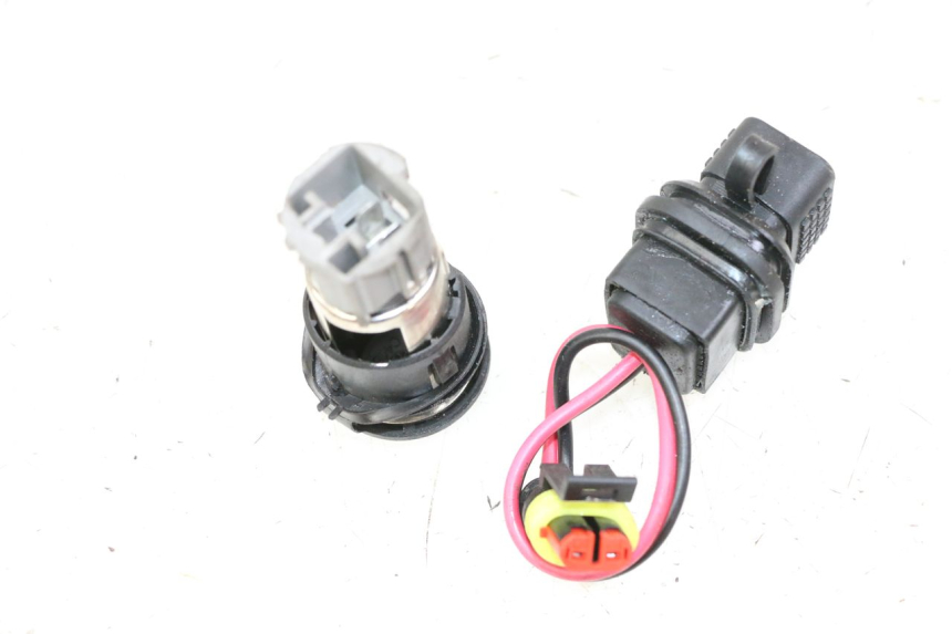 photo de TOMA MECHERO PIAGGIO MP3 500 (2014 - 2017) - Primer plano técnico