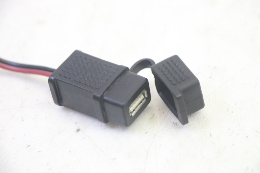 photo de TOMA MECHERO PIAGGIO MP3 500 (2016 - 2018) - Detalle de la pieza