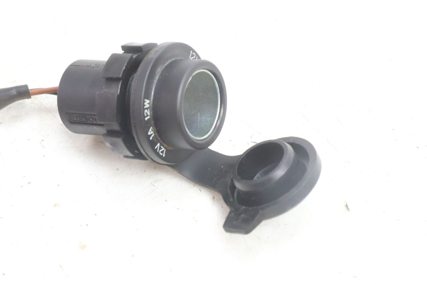 photo de TOMA MECHERO YAMAHA N-MAX NMAX 125 (2021 - 2024) - Detalle de la pieza