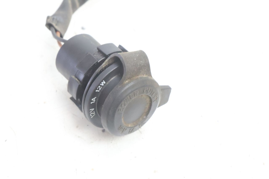 photo de TOMA MECHERO YAMAHA N-MAX NMAX 125 (2021 - 2024) - Primer plano técnico