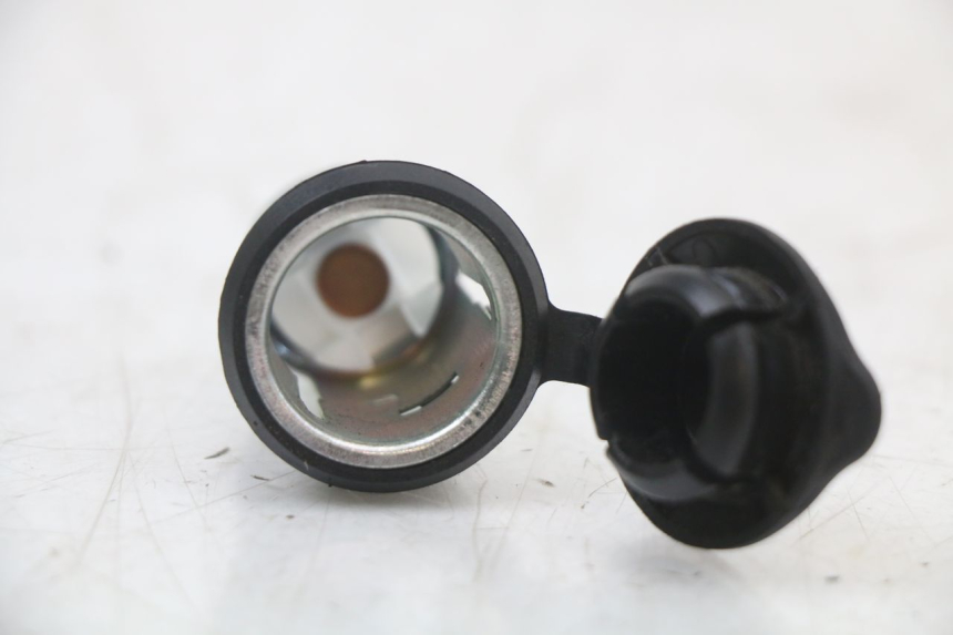 photo de TOMA MECHERO MOTO GUZZI NORGE 8V GT 1200 (2011 - 2016) - Detalle de la pieza