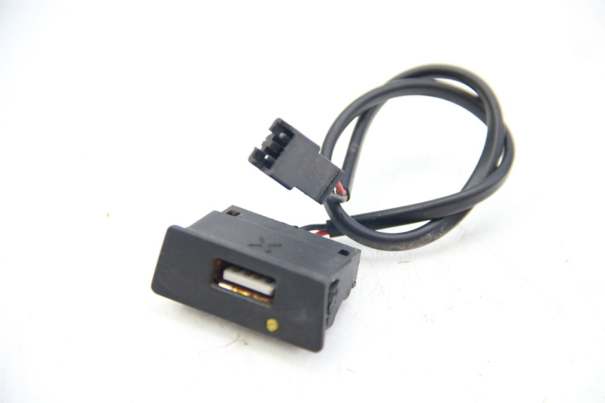 photo de TOMA DE ENCENDEDOR RED ELECTRIC RED E PRO 1 (2017 - 2019) - Detalle de la pieza