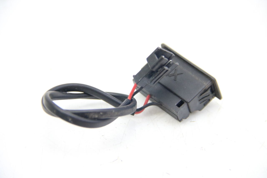 photo de TOMA DE ENCENDEDOR RED ELECTRIC RED E PRO 1 (2017 - 2019) - Otra perspectiva