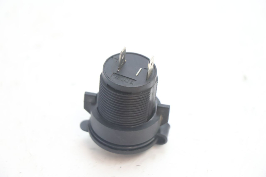 photo de TOMA MECHERO CAN-AM SPYDER RS 1000 (2008 - 2012) - Primer plano técnico