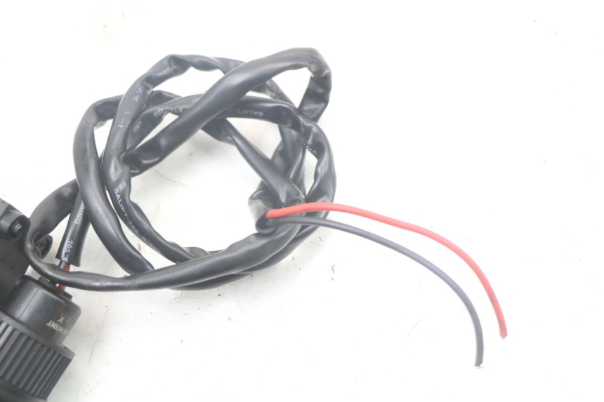 photo de TOMA DE ENCENDEDOR KAWASAKI VERSYS ABS 650 (2015 - 2018) - Estado de la superficie y material