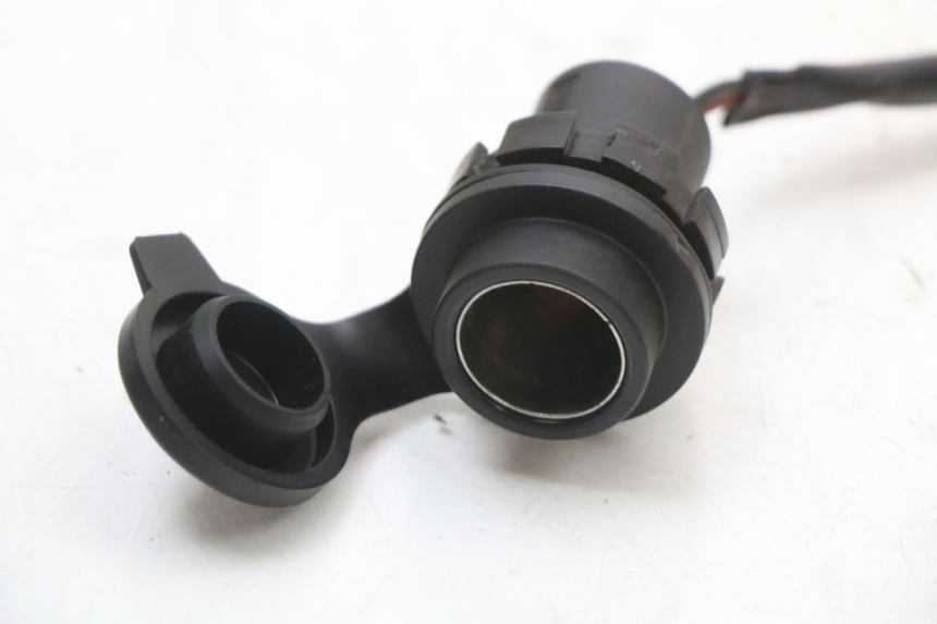 photo de TOMA DE ENCENDEDOR YAMAHA XMAX X-MAX ABS 125 (2017 - 2020) - Otra perspectiva