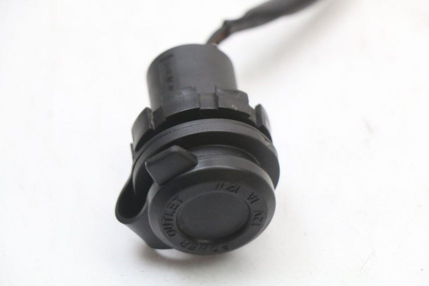 photo de TOMA DE ENCENDEDOR YAMAHA XMAX X-MAX ABS 125 (2017 - 2020) - Primer plano técnico