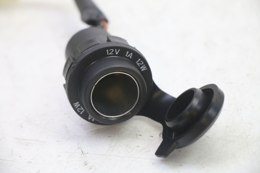 photo de TOMA MECHERO YAMAHA XMAX X-MAX 125 (2021 - 2025) - Zoom estado de uso