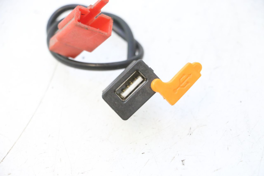 photo de TOMA USB WAYSCRAL E-START 1 (2018 - 2022) - Zoom estado de uso