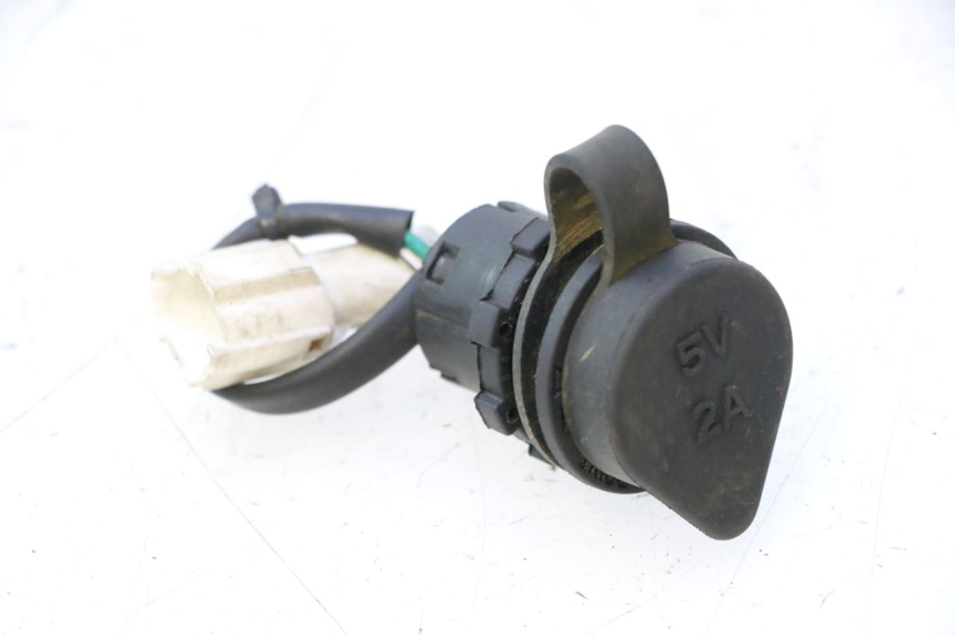 photo de TOMA USB SYM FIDDLE 3 III 50 (2014 - 2020) - Detalle de la pieza