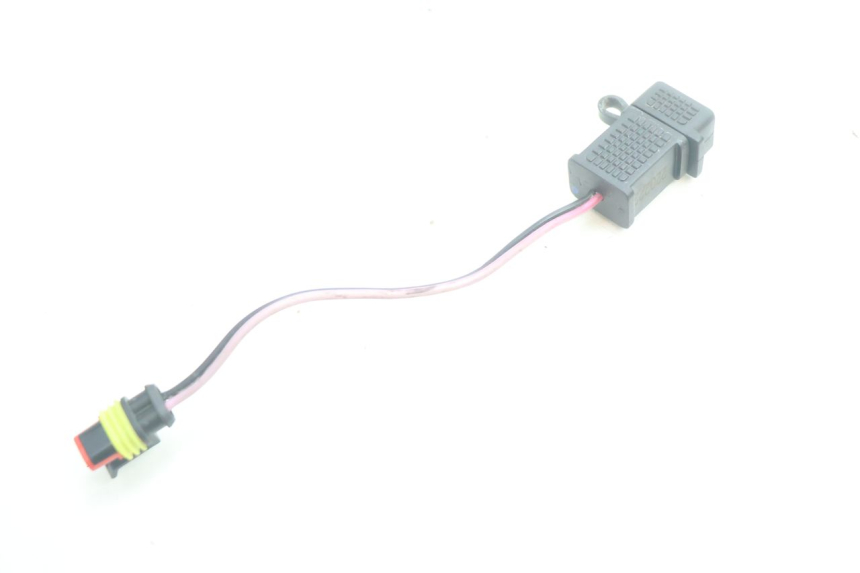 photo de TOMA USB PIAGGIO MP3 HPE 530 (2022 - 2026) - Zoom estado de uso