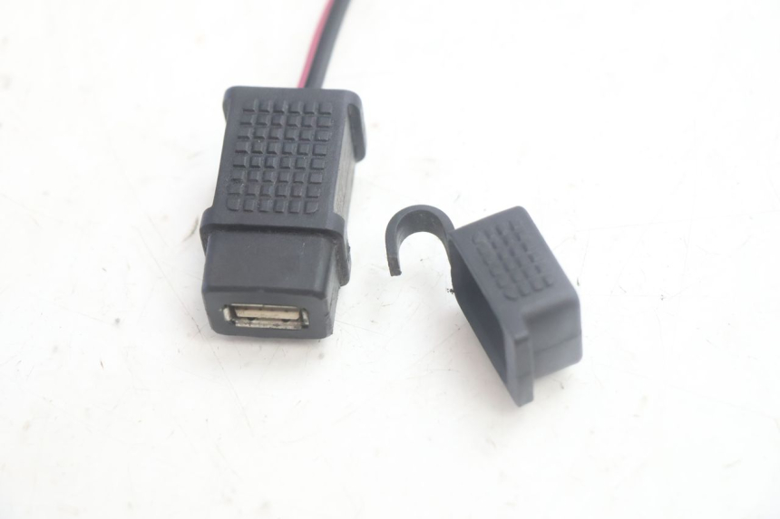 photo de TOMA USB PIAGGIO MP3 500 (2016 - 2018) - Vista general del producto