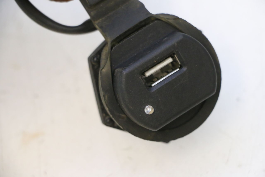 photo de TOMA USB KYMCO LIKE 4T 50 (2019 - 2025) - Detalle de la pieza