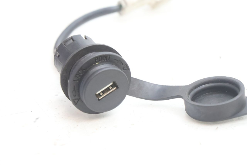 photo de TOMA USB SYM ORBIT III 3 4T 50 (2021 - 2025) - Zoom estado de uso