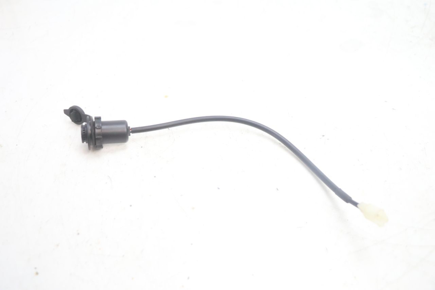photo de TOMA USB JM MOTORS R-MAX TECH 50 (2024 - 2026) - Primer plano técnico