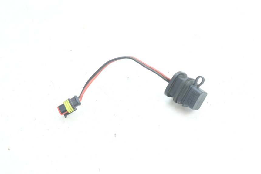 photo de TOMA USB PIAGGIO VESPA PRIMAVERA 2T 50 (2013 - 2018) - Otra perspectiva